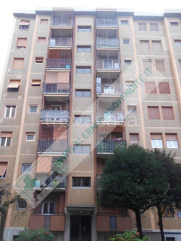 appartamento in vendita a Milano in zona Gallaratese