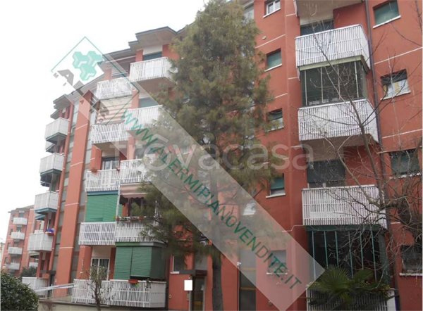 appartamento in vendita a Milano in zona Lorenteggio