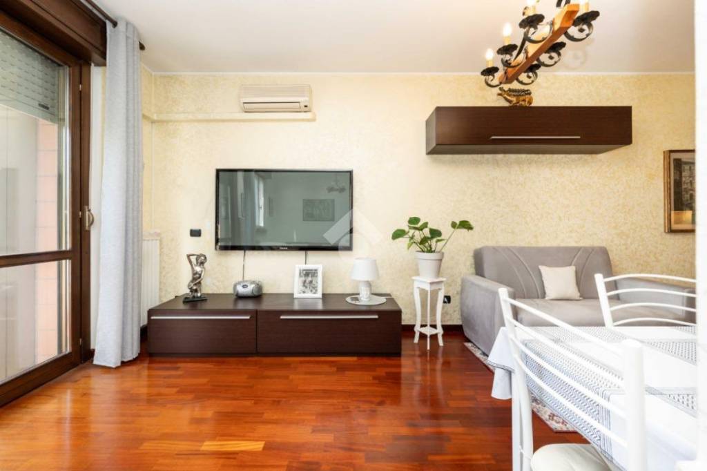 appartamento in vendita a Milano in zona Vigentino