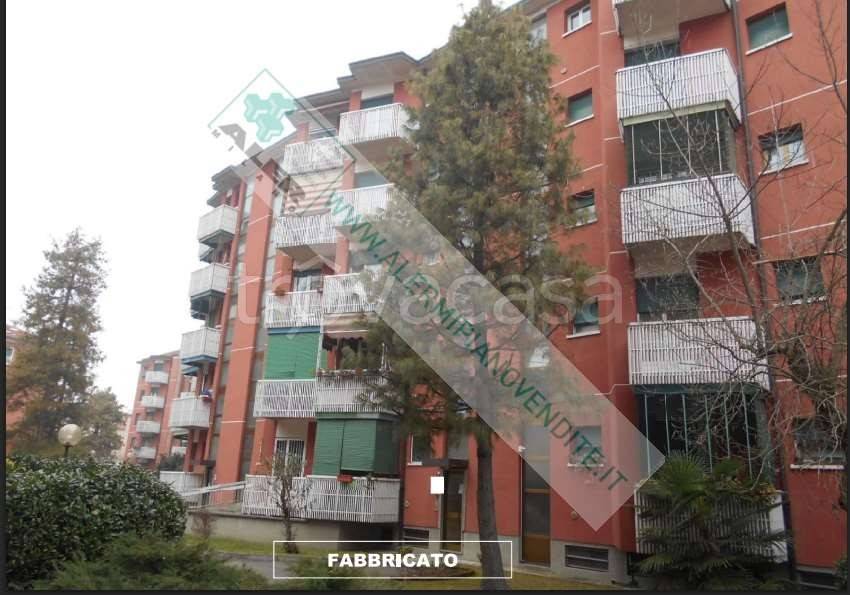 appartamento in vendita a Milano in zona Lorenteggio