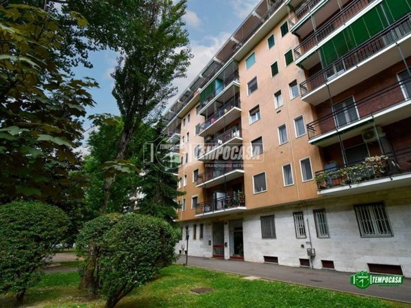 appartamento in vendita a Milano in zona Famagosta