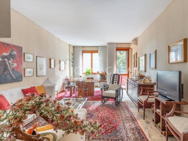 appartamento in vendita a Milano in zona Corvetto