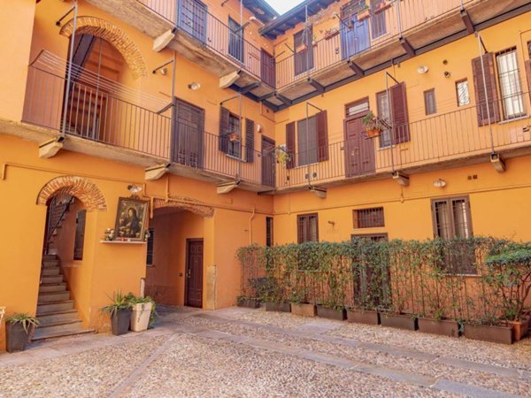 appartamento in vendita a Milano in zona Porta Ticinese