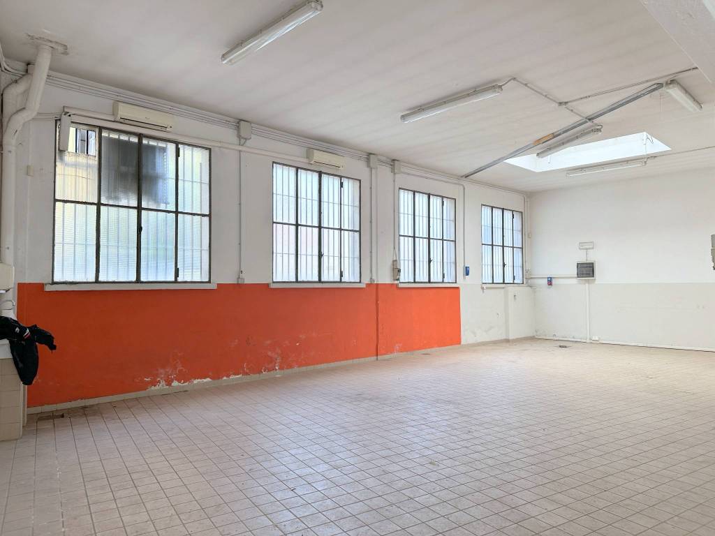 negozio in vendita a Milano in zona Niguarda