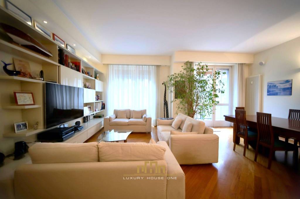 appartamento in vendita a Milano in zona Porta Garibaldi