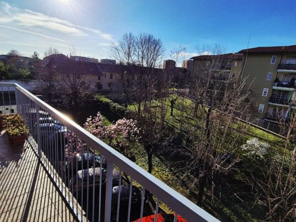 appartamento in vendita a Milano in zona Baggio