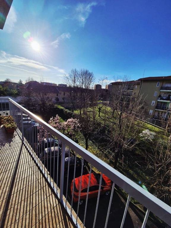 appartamento in vendita a Milano in zona Baggio
