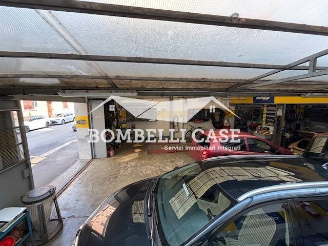 locale commerciale in vendita a Milano in zona Città Studi