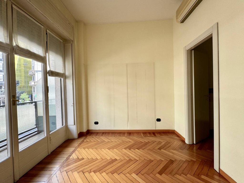 appartamento in vendita a Milano in zona Guastalla