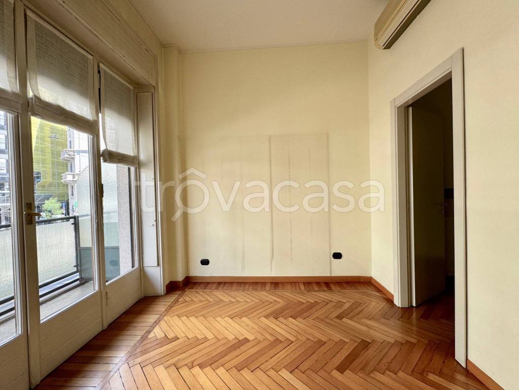 appartamento in vendita a Milano in zona Guastalla