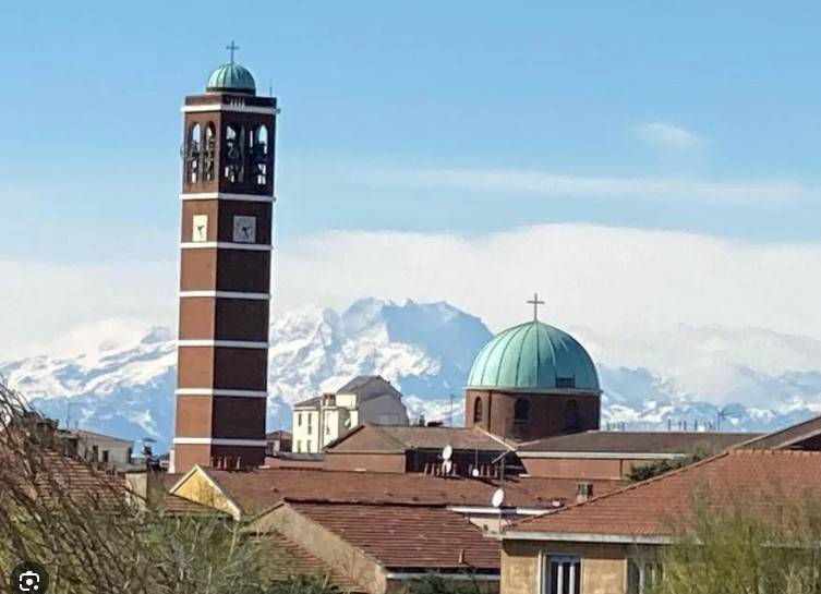 negozio in vendita a Milano in zona Baggio