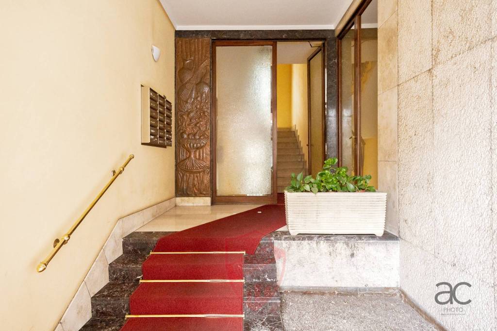 appartamento in vendita a Milano in zona Cascina dei Pomi