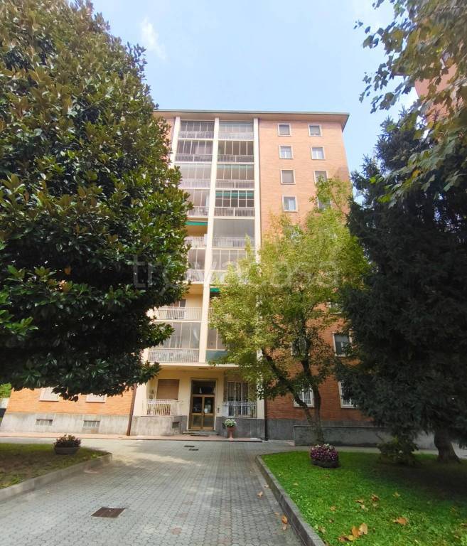 appartamento in vendita a Milano in zona Famagosta