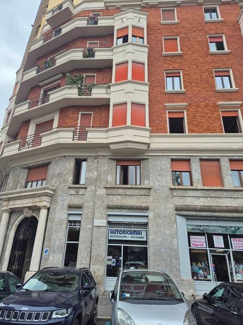negozio in vendita a Milano in zona Città Studi