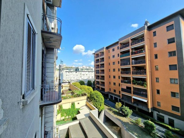 appartamento in vendita a Milano in zona Lorenteggio