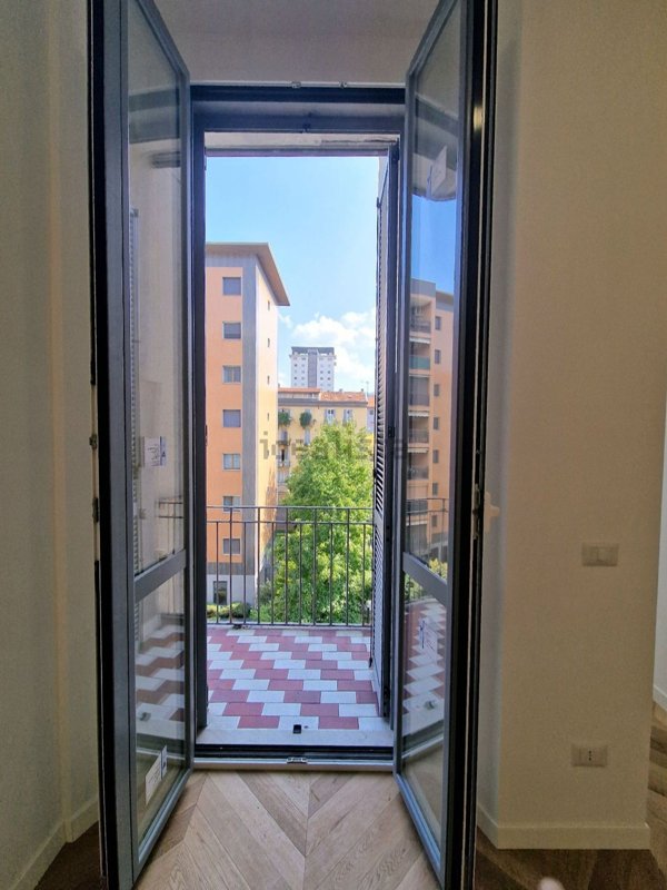 appartamento in vendita a Milano in zona Lorenteggio