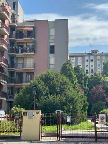 appartamento in vendita a Milano in zona Barona