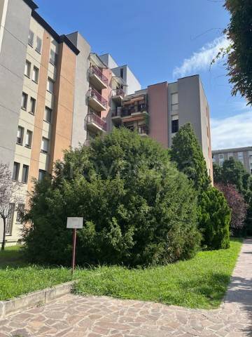 appartamento in vendita a Milano in zona Famagosta