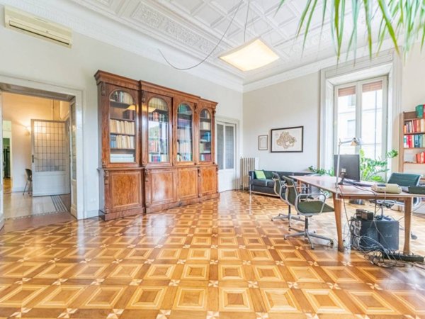 ufficio in vendita a Milano in zona Porta Nuova