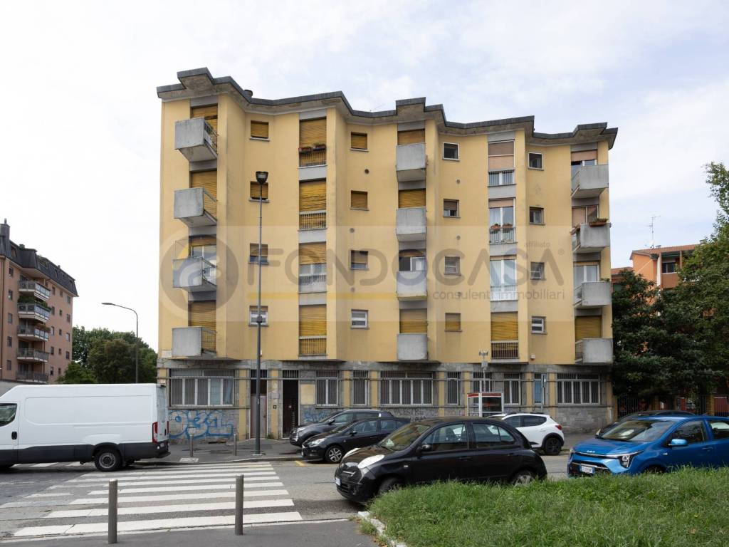 appartamento in vendita a Milano in zona Barona