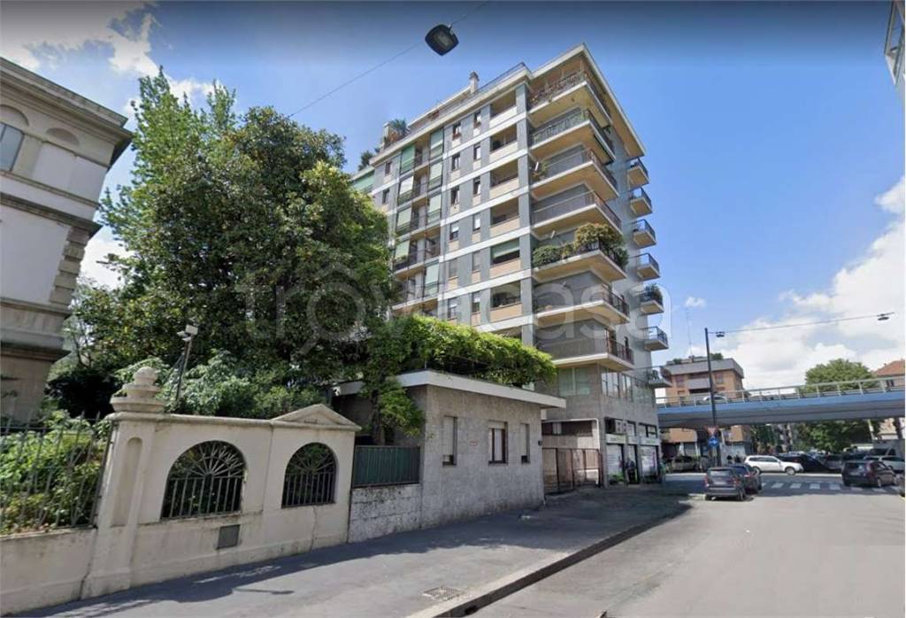 appartamento in vendita a Milano in zona Ghisolfa