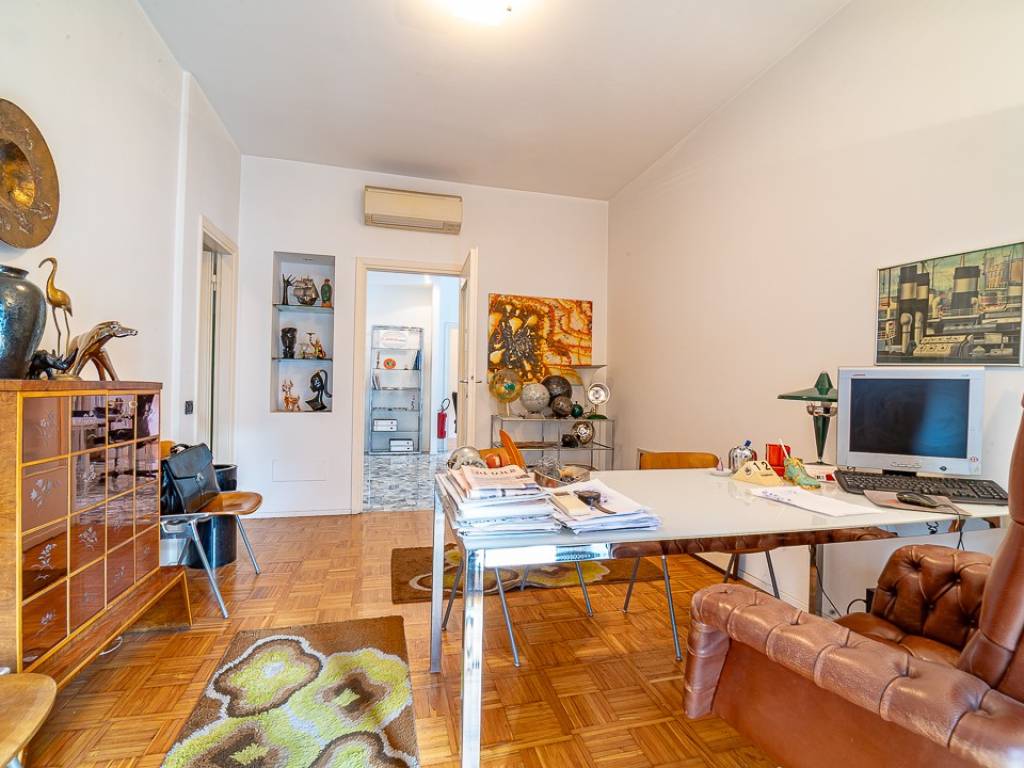 ufficio in vendita a Milano in zona Sempione