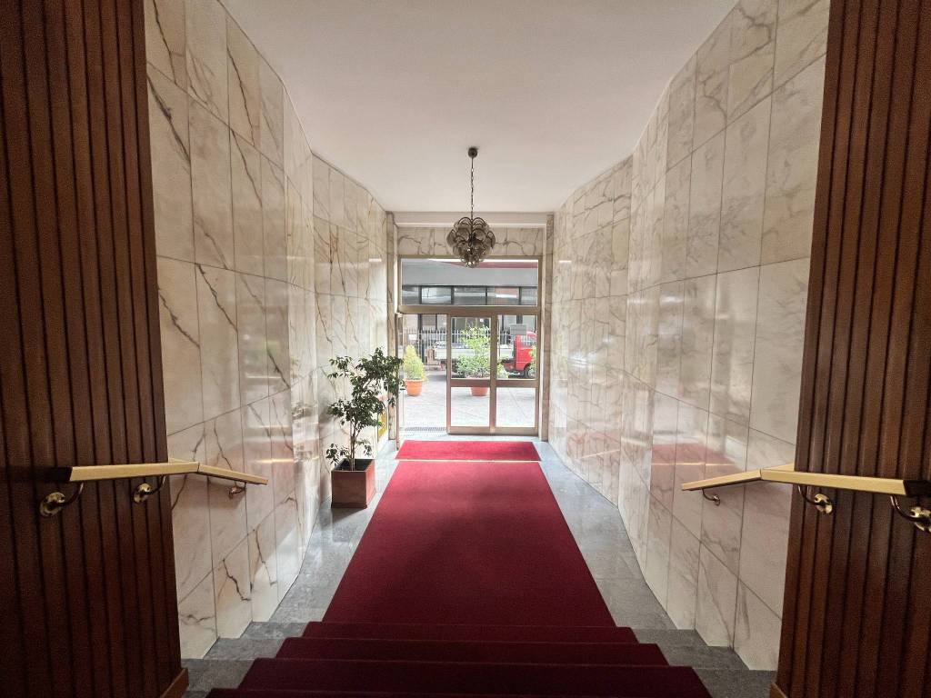 appartamento in vendita a Milano in zona Famagosta