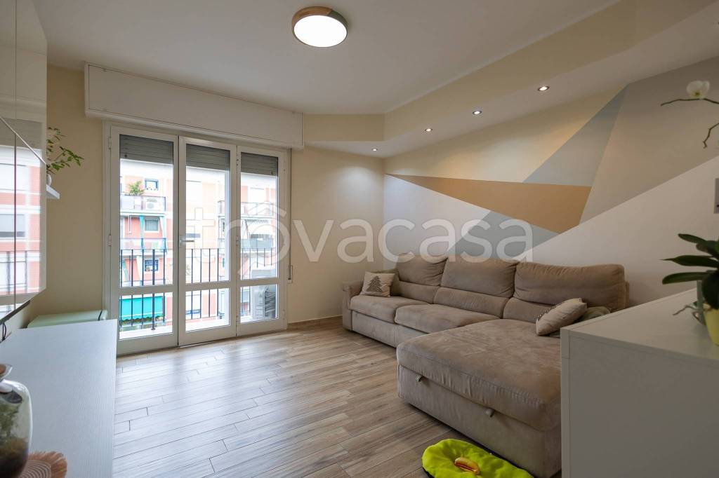 appartamento in vendita a Milano in zona Quartiere degli Olmi