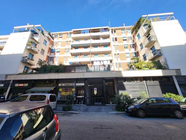 appartamento in vendita a Milano in zona Famagosta
