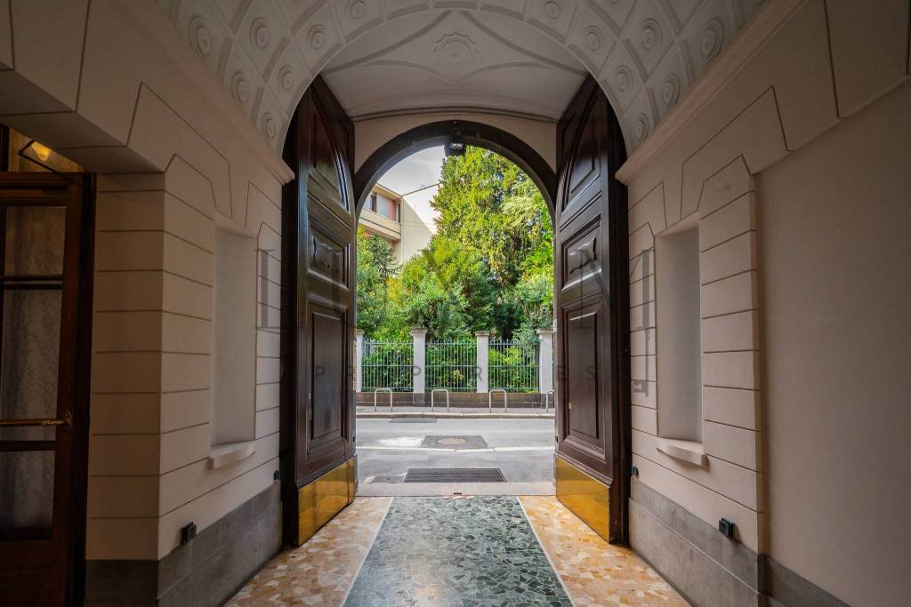 appartamento in vendita a Milano in zona Guastalla