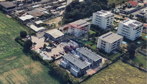 capannone in vendita a Milano in zona Comasina