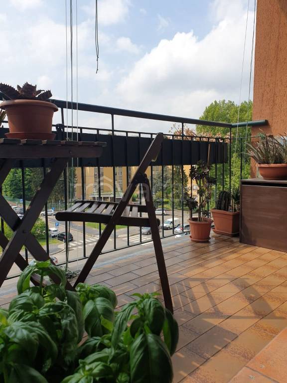 appartamento in vendita a Milano in zona Lorenteggio