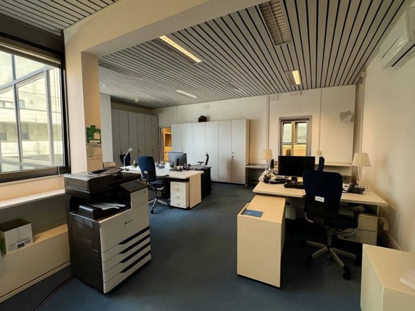 ufficio in vendita a Milano in zona Trenno