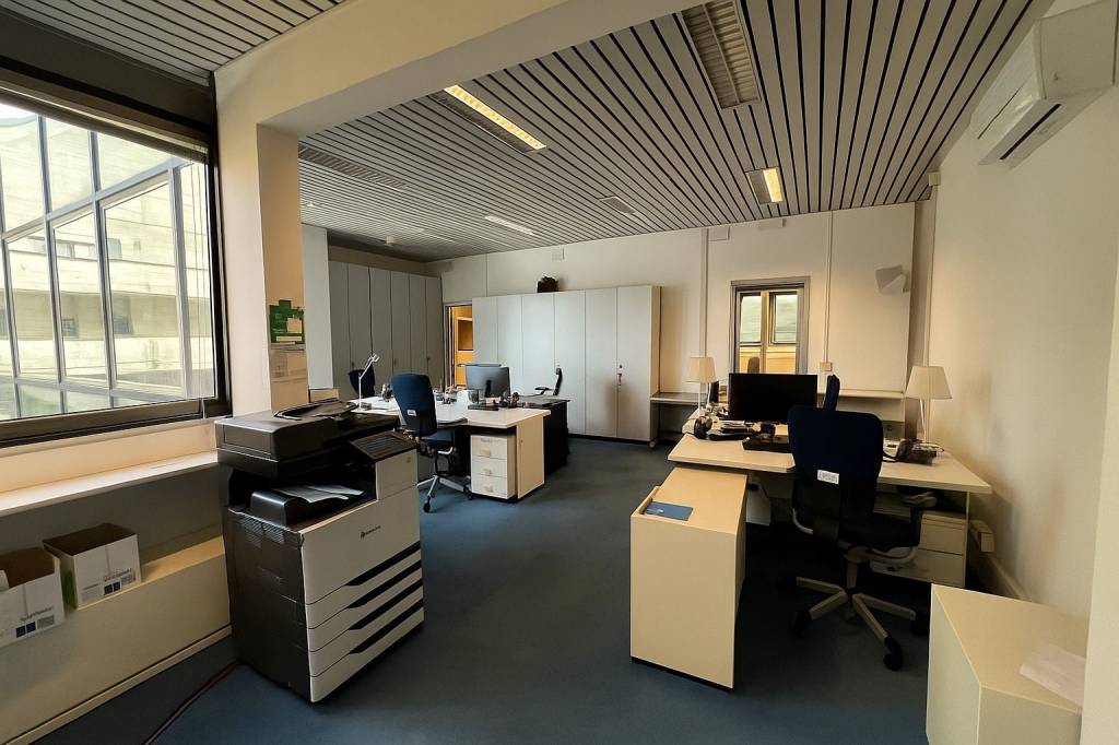 ufficio in vendita a Milano in zona Gallaratese