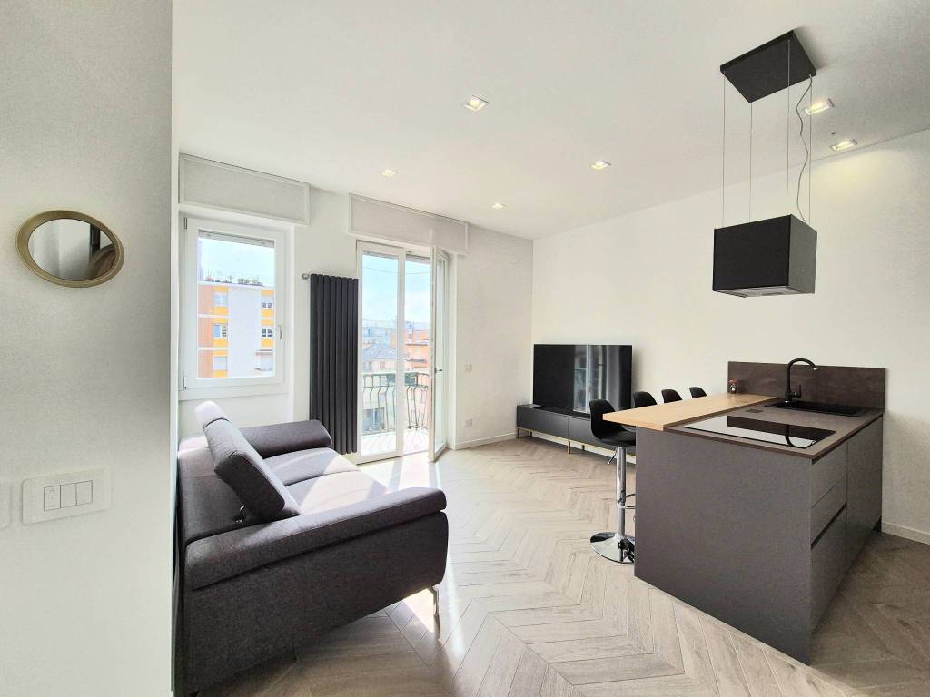 appartamento in vendita a Milano in zona Adriano