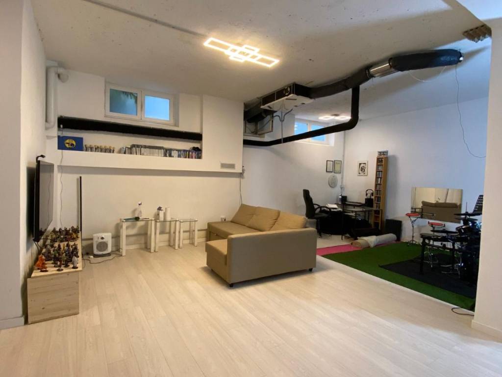 locale commerciale in vendita a Milano