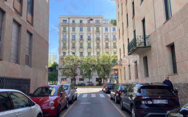 ufficio in vendita a Milano in zona Guastalla
