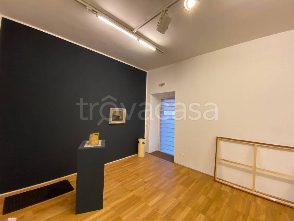 locale commerciale in vendita a Milano