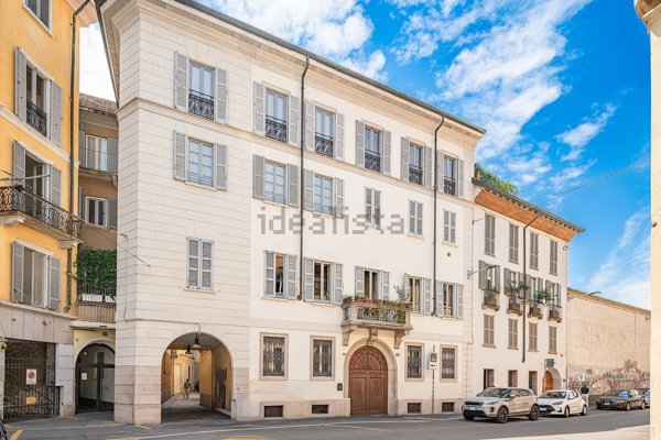 appartamento in vendita a Milano in zona Sant'Ambrogio