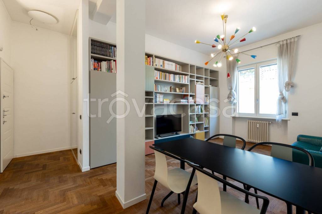 appartamento in vendita a Milano in zona Sant'Ambrogio