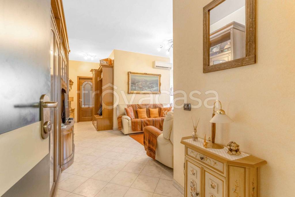 appartamento in vendita a Milano in zona Lorenteggio
