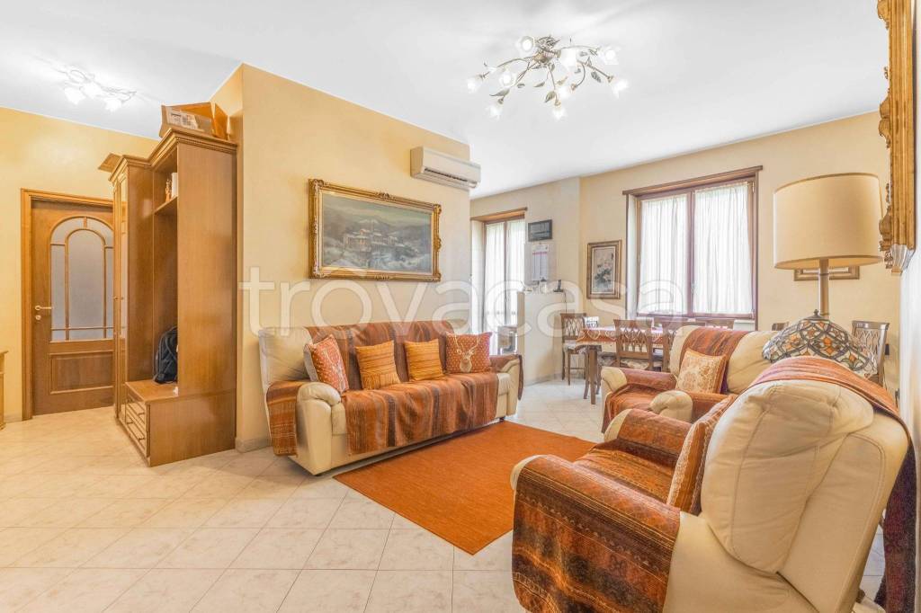 appartamento in vendita a Milano in zona Lorenteggio