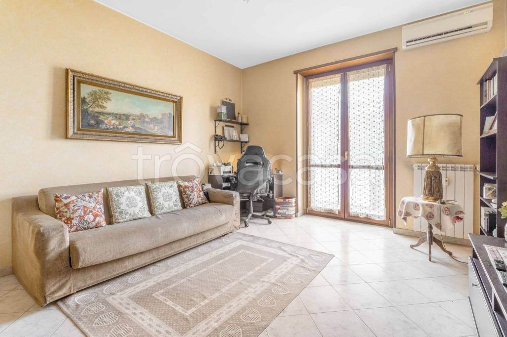 appartamento in vendita a Milano in zona Lorenteggio