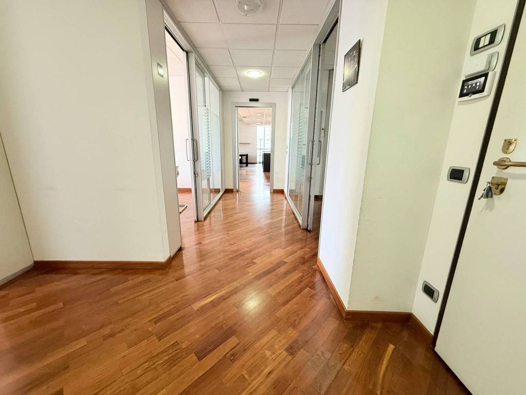 ufficio in vendita a Milano in zona Centro Direzionale