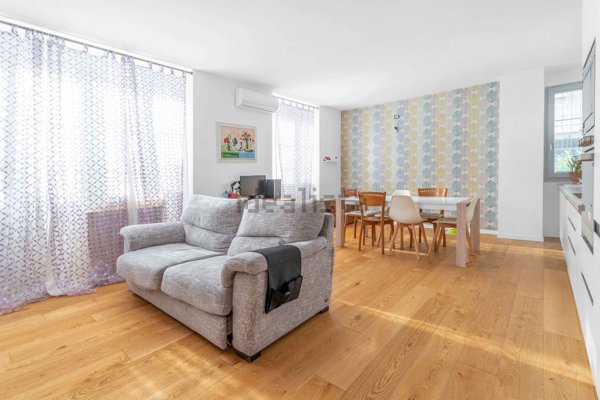 appartamento in vendita a Milano in zona Famagosta