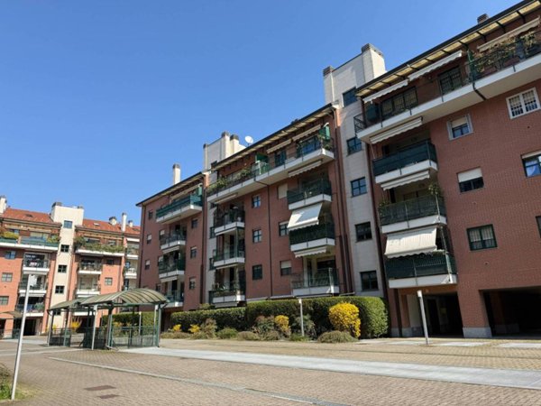 appartamento in vendita a Milano in zona Baggio