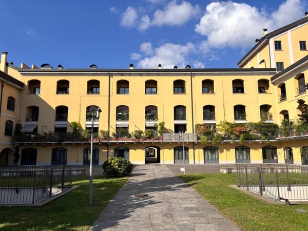 appartamento in vendita a Milano in zona Famagosta