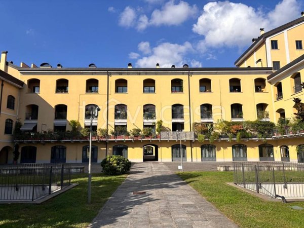 appartamento in vendita a Milano in zona Famagosta