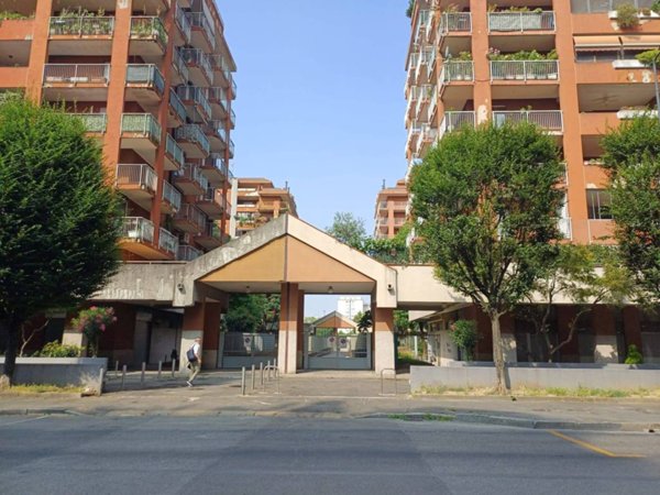 appartamento in vendita a Milano in zona Adriano