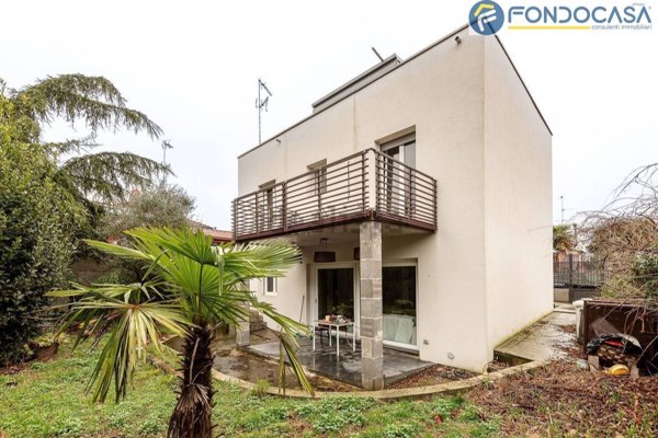 casa indipendente in vendita a Milano
